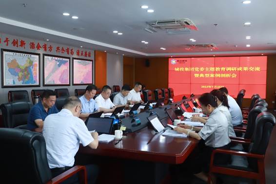 餐厅里的人们形貌已自动天生