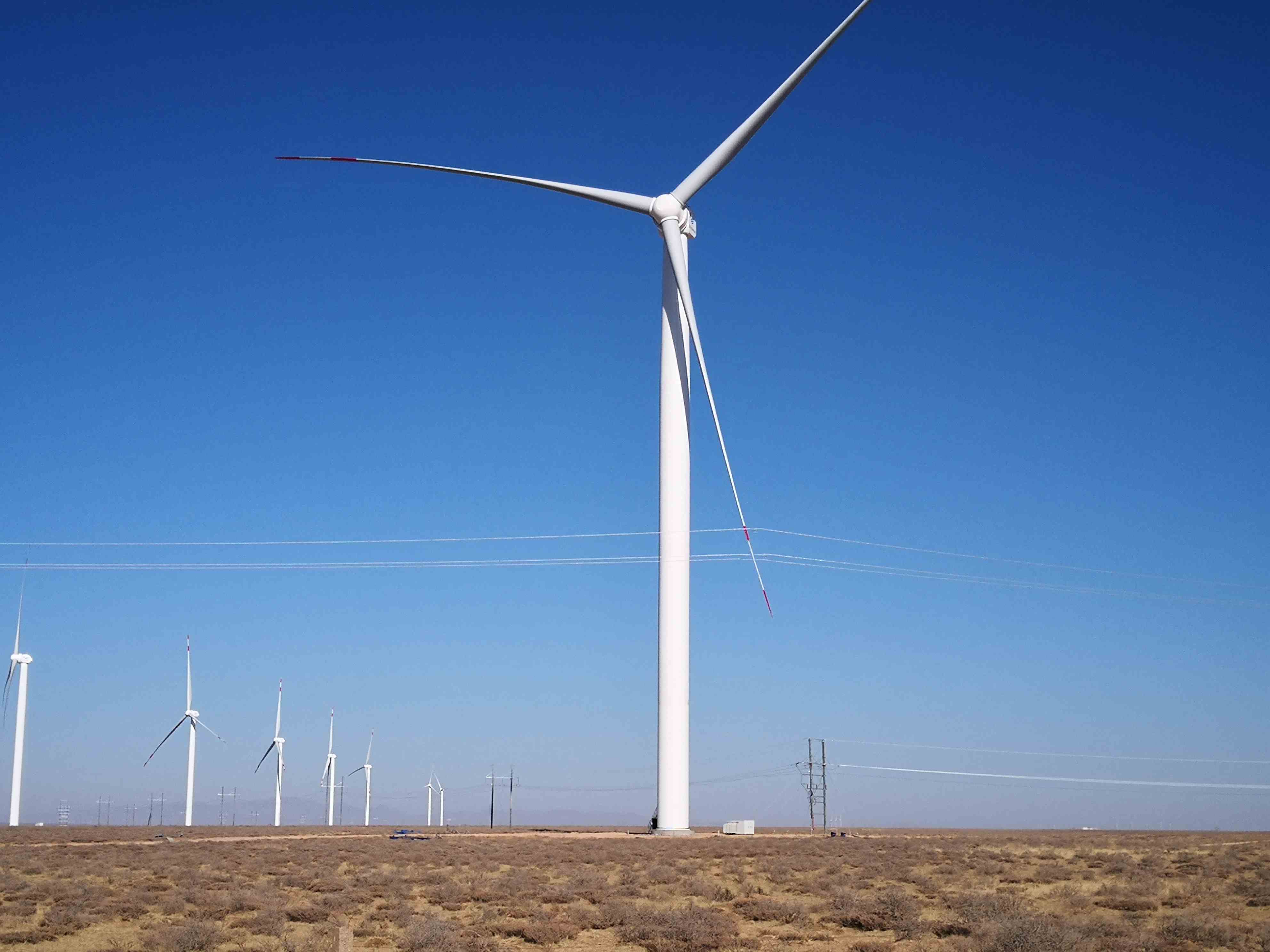 实业集团新能源阿拉善项目完工图（1）_compressed